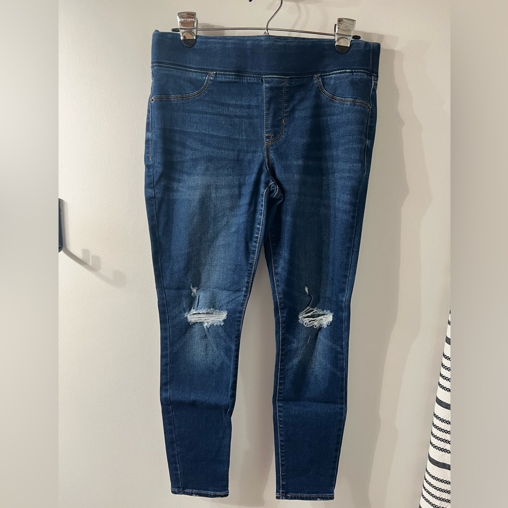 Old Navy Women's Rockstar Jeggings. Dark/Distressed. 10 Petite. Elastic waist